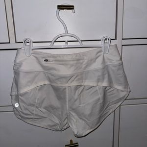 Lululemon white speed-up 2.5 inch shorts (Size 4)